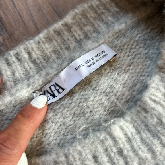Zara Gray Fuzzy Sweater - Picture 2 of 3